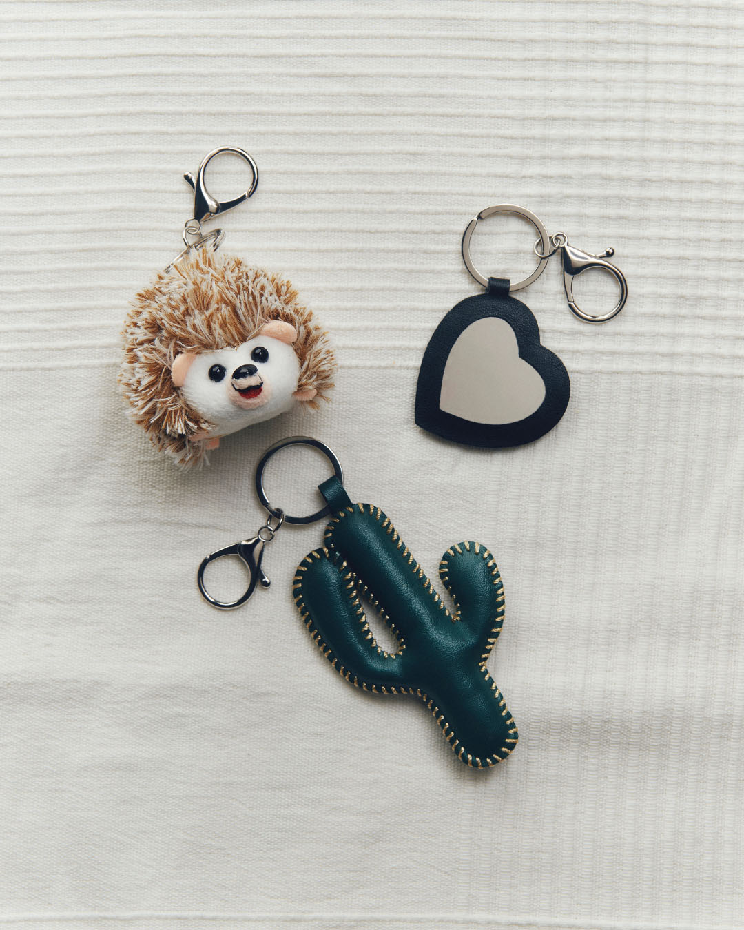 shikake チャーム 草川拓弥 ハリネズミ サボテン ハートミラー three charms」（ハートミラー / ハリネズミ / サボテン） - 超