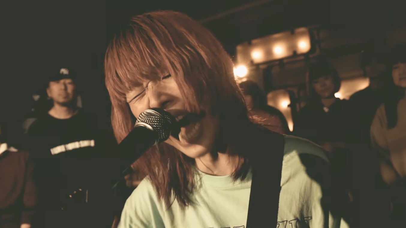 鈴木実貴子ズ「風に吹かれて」ミュージックビデオより