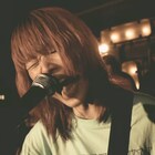 鈴木実貴子ズが歌うエレカシ「風に吹かれて」MV公開、エキストラ50人が囲むライブ風に