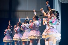 「こみっきゅおん！ONE MAN LIVE 2025 『SWEETS ISLAND』」の様子。（提供：エイジアプロモーション）