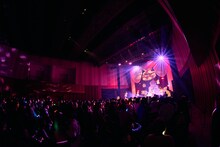 「こみっきゅおん！ONE MAN LIVE 2025 『SWEETS ISLAND』」の様子。（提供：エイジアプロモーション）