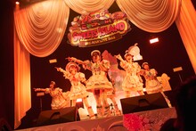 「こみっきゅおん！ONE MAN LIVE 2025 『SWEETS ISLAND』」の様子。（提供：エイジアプロモーション）