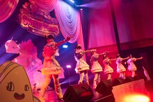 「こみっきゅおん！ONE MAN LIVE 2025 『SWEETS ISLAND』」の様子。（提供：エイジアプロモーション）