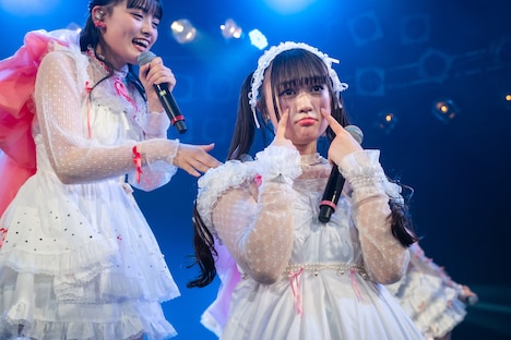 伊達花彩（左）と橘花怜（右）。