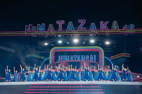 「永遠の白線」のパフォーマンスの様子。（撮影：上山陽介）