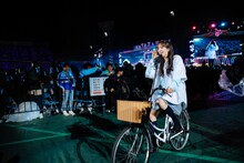 佐々木久美の卒業セレモニーの様子。（撮影：上山陽介）