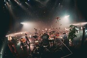 「RETRORIRON 3rd EP『アナザーダイバーシティ』RELEASE ONEMAN TOUR 2025」EX THEATER ROPPONGI公演の様子。（撮影：スエヨシリョウタ）