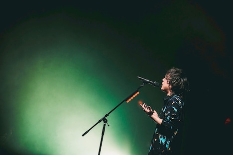 涼音（Vo, Acoustic G）（撮影：スエヨシリョウタ）