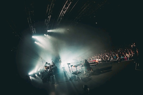 「RETRORIRON 3rd EP『アナザーダイバーシティ』RELEASE ONEMAN TOUR 2025」EX THEATER ROPPONGI公演の様子。（撮影：スエヨシリョウタ）