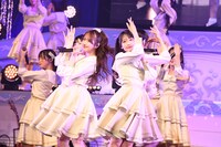 「STU48 8th Anniversary Concert THE STU SHOW～Emparthy～」の様子。前列は石田千穂と高雄さやか。©STU