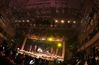 金テープが舞う広島・広島国際会議場フェニックスホール。©STU