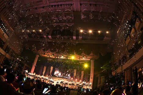 金テープが舞う広島・広島国際会議場フェニックスホール。©STU