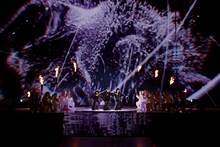 Number_iのパフォーマンスの様子。