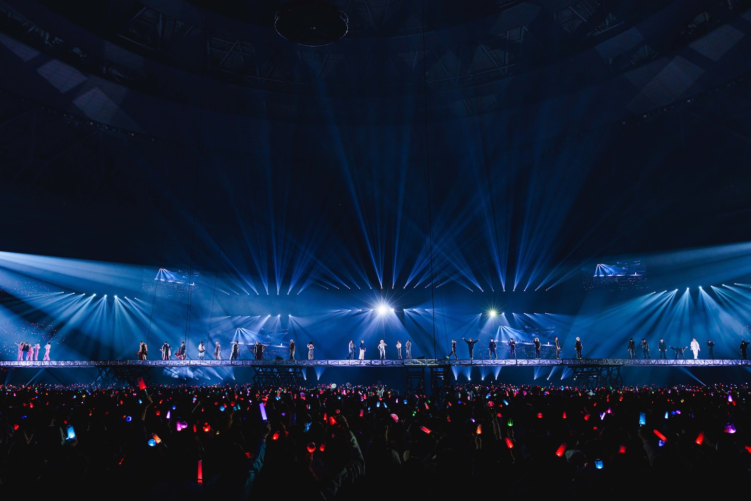 Number_i、IMP.、北山宏光、ISSEI、三宅健による「TOBE ARTISTS' REMIX」の様子。