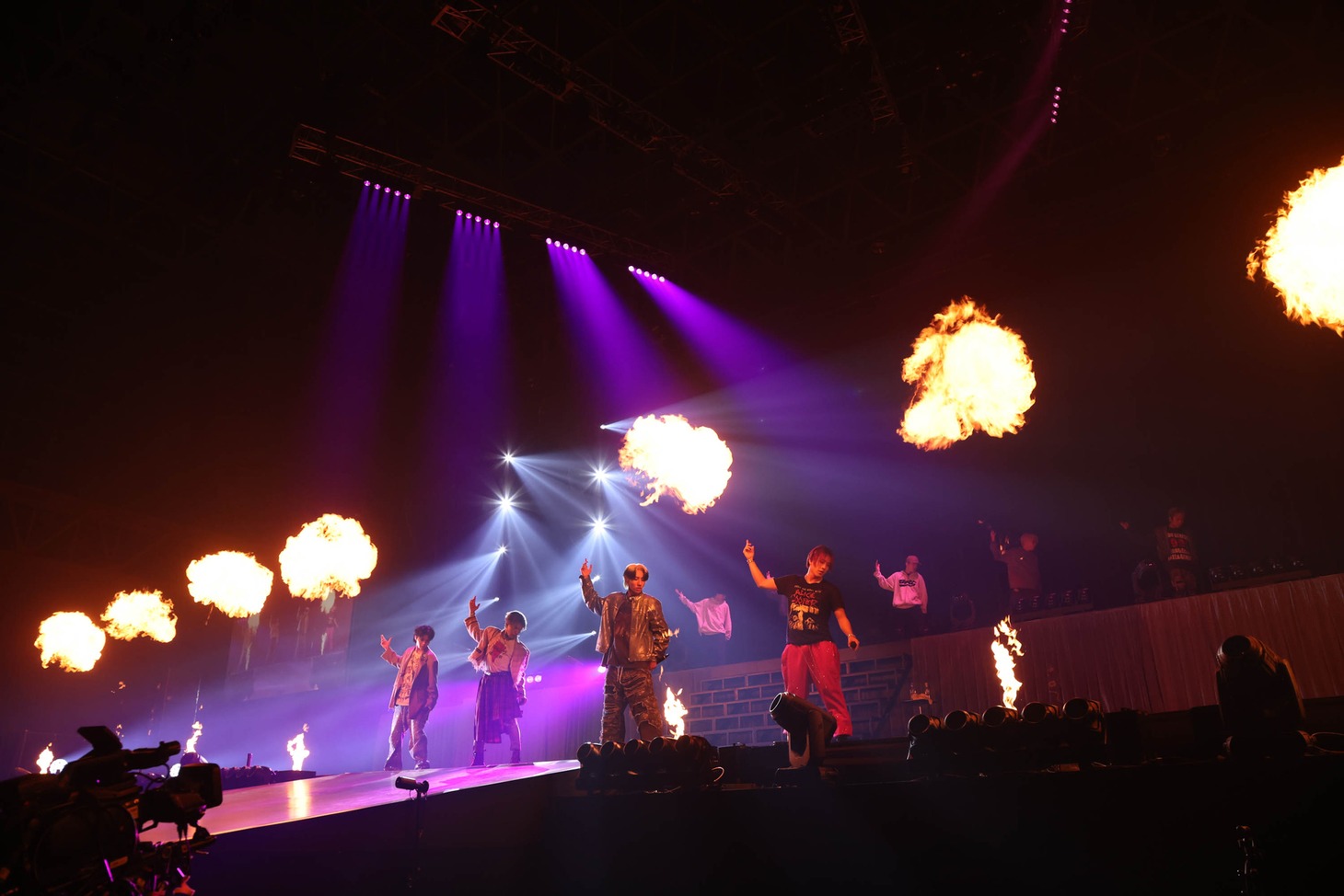 「OWV 5th Anniversary LIVE-SUPERNOVA-」の様子。