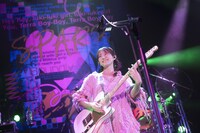 HARUNA（Vo, G）（Photo by Takeshi Yao）