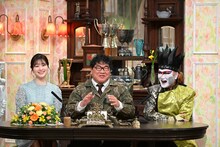 左から増田紗織、竹山隆範、デーモン閣下。©ABCテレビ