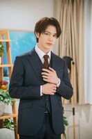 白幡優斗役の鈴木康介。©︎「年下童貞くんに翻弄されてます」製作委員会・MBS