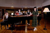 冨田ラボとUAのレコーディング時の記念写真。