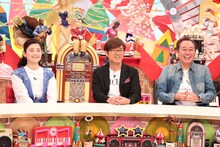 左から石田ひかり、さまぁ～ず。©フジテレビ