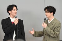 大貫勇輔（左）との共演シーンについて語る沢村玲（ONE N' ONLY）。
