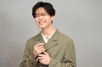 笑う沢村玲（ONE N' ONLY）。