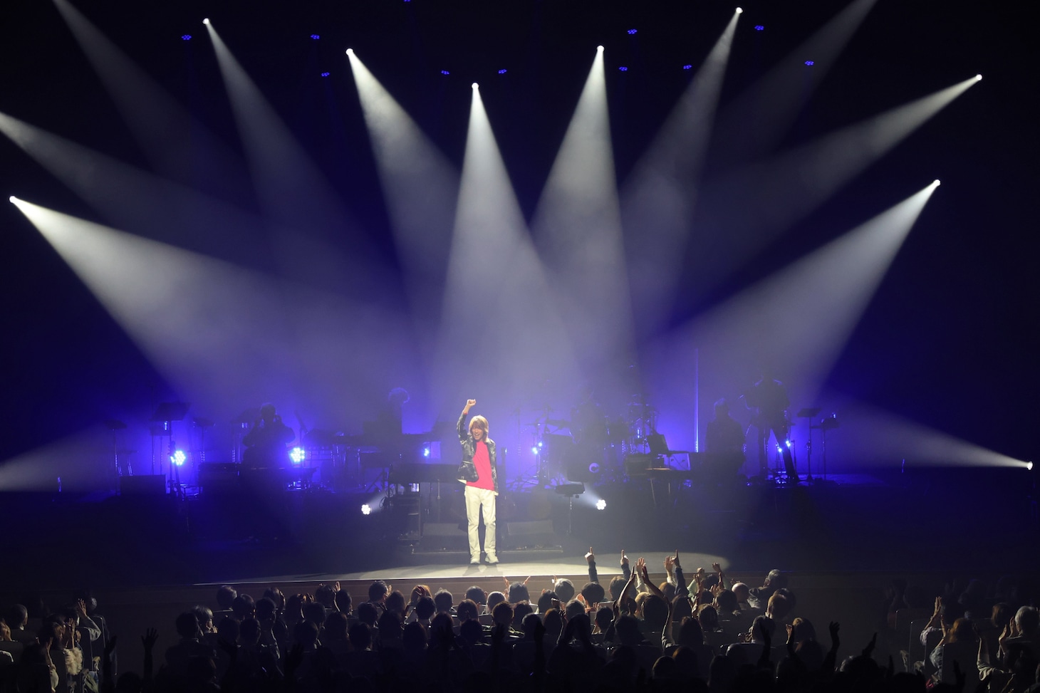 角松敏生「TOSHIKI KADOMATSU Performance 2025 C.U.M Vol. 2 Instrumental Tour “Tiny Scandal”」大阪・SkyシアターMBS公演の様子。