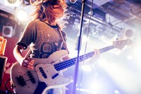 しおきち（B, Vo）（撮影：toya）