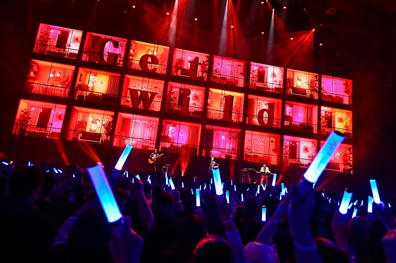 「Get Wild」をパフォーマンスするTM NETWORK。（Photo by Makiko Takada）