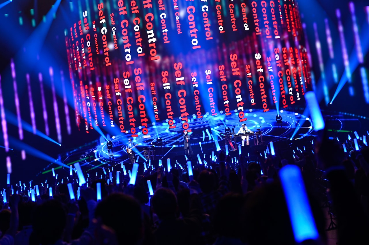 TM NETWORK 2025『YONMARU+01』」横浜アリーナ公演の様子。（Photo by
