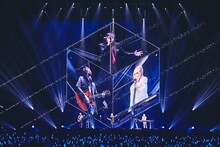 「TM NETWORK 2025『YONMARU+01』」横浜アリーナ公演の様子。（Photo by Kayo Sekiguchi）