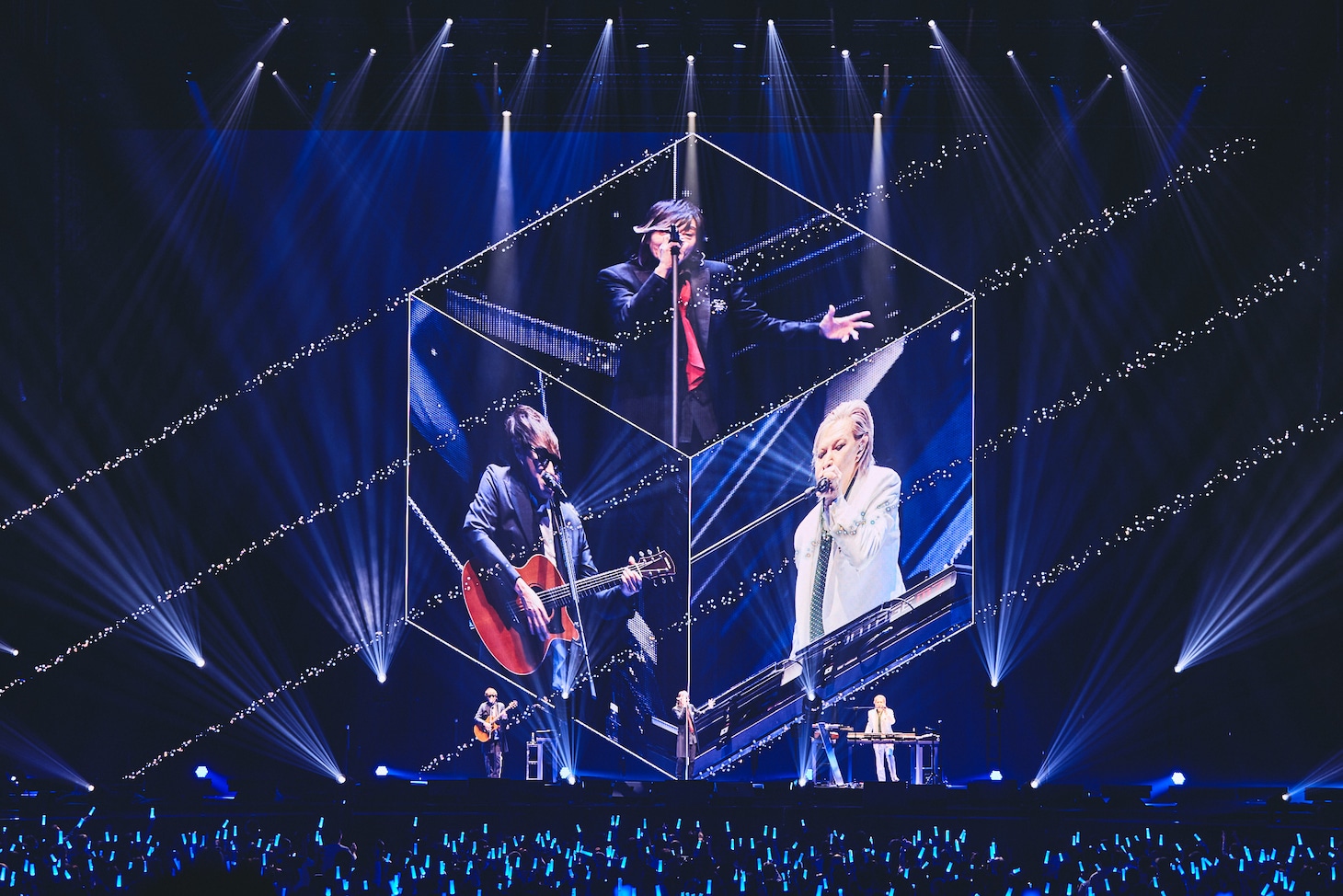 「TM NETWORK 2025『YONMARU+01』」横浜アリーナ公演の様子。（Photo by Kayo Sekiguchi）