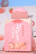 「丸亀うどーなつ いちごみるく味」の巨大オブジェ