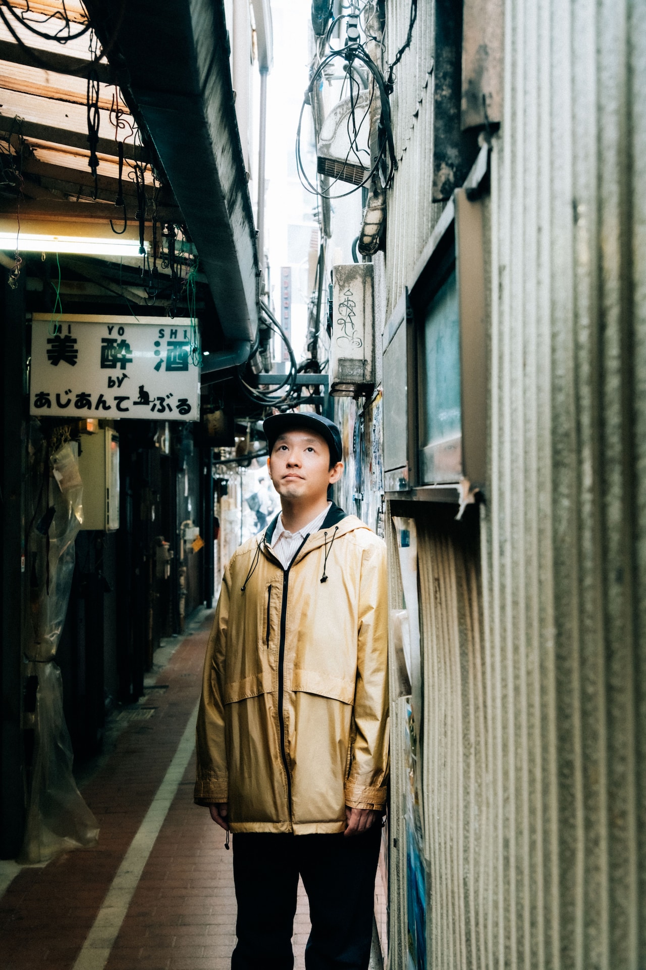 かつてバイトをしていた居酒屋・美舟があるハーモニカ横丁にて。