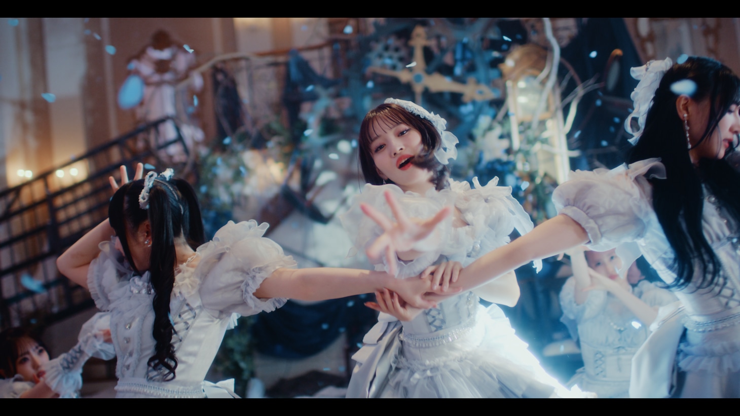 ≠ME「モブノデレラ」ミュージックビデオより。©YOANI/KING RECORDS