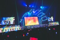 THE RAMPAGEと学生のコラボの様子。