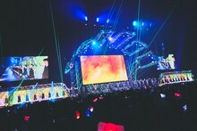 THE RAMPAGEと学生のコラボの様子。