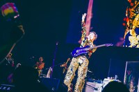 .ENDRECHERI.「REBORN」横浜BUNTAI公演の様子。（撮影：冨田味我）