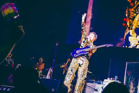 .ENDRECHERI.「REBORN」横浜BUNTAI公演の様子。（撮影：冨田味我）