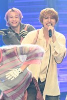 「AwA AwA」のパフォーマンスの様子。