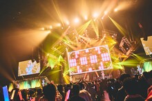 超ときめき♡宣伝部によるライブの様子。