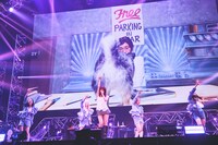 アイナ・ジ・エンドによるライブの様子。