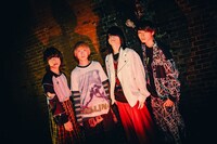 シンガーズハイ。右から2番目が内山ショート（Vo, G）。