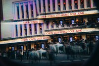 米津玄師「KENSHI YONEZU 2025 WORLD TOUR / JUNK」ロンドン・EVENTIM APOLLO公演の様子。（Photo by Jiro Konami）