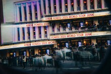 米津玄師「KENSHI YONEZU 2025 WORLD TOUR / JUNK」ロンドン・EVENTIM APOLLO公演の様子。（Photo by Jiro Konami）