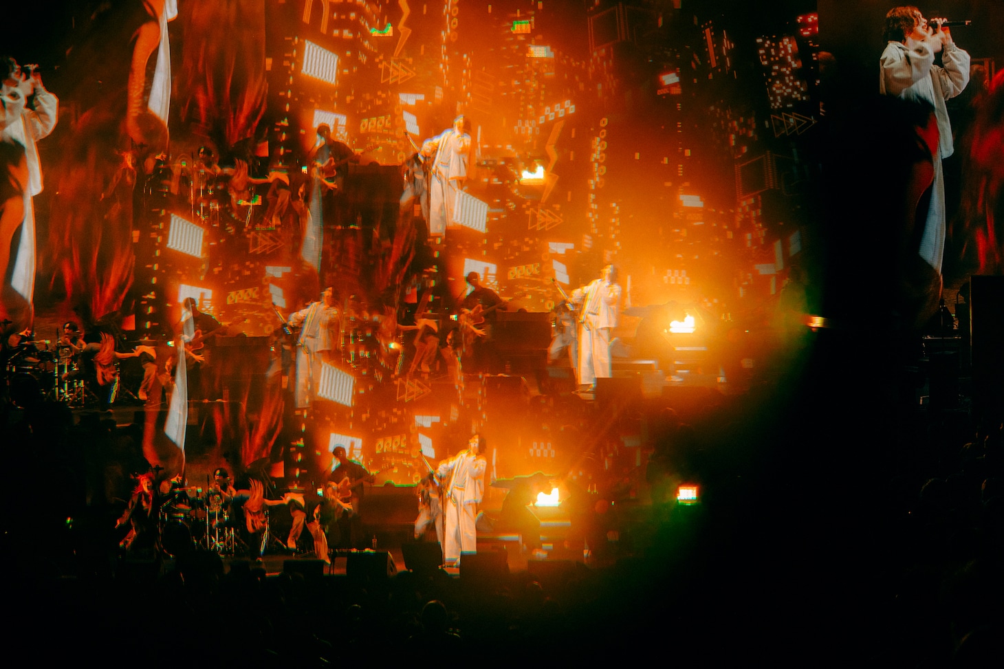 米津玄師「KENSHI YONEZU 2025 WORLD TOUR / JUNK」ロンドン・EVENTIM APOLLO公演の様子。（Photo by Jiro Konami）