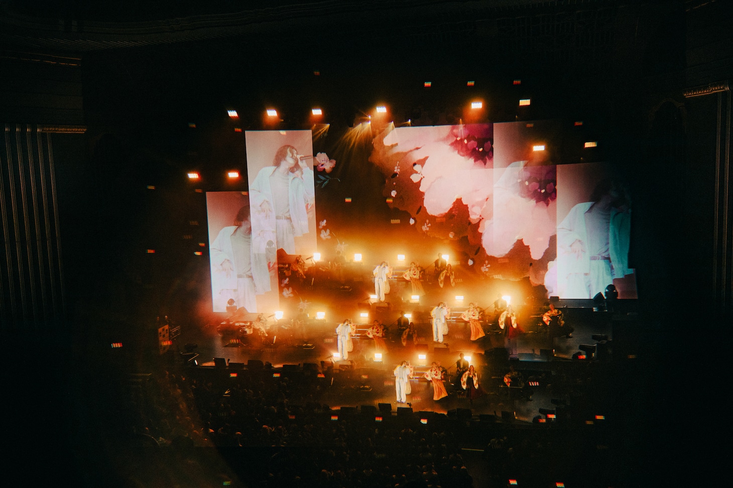 米津玄師「KENSHI YONEZU 2025 WORLD TOUR / JUNK」ロンドン・EVENTIM APOLLO公演の様子。（Photo by Jiro Konami）