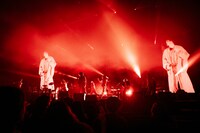 米津玄師「KENSHI YONEZU 2025 WORLD TOUR / JUNK」パリ・ZEINTH PARIS公演の様子。（Photo by Jiro Konami）