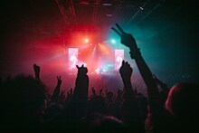 米津玄師「KENSHI YONEZU 2025 WORLD TOUR / JUNK」パリ・ZEINTH PARIS公演の様子。（Photo by Jiro Konami）