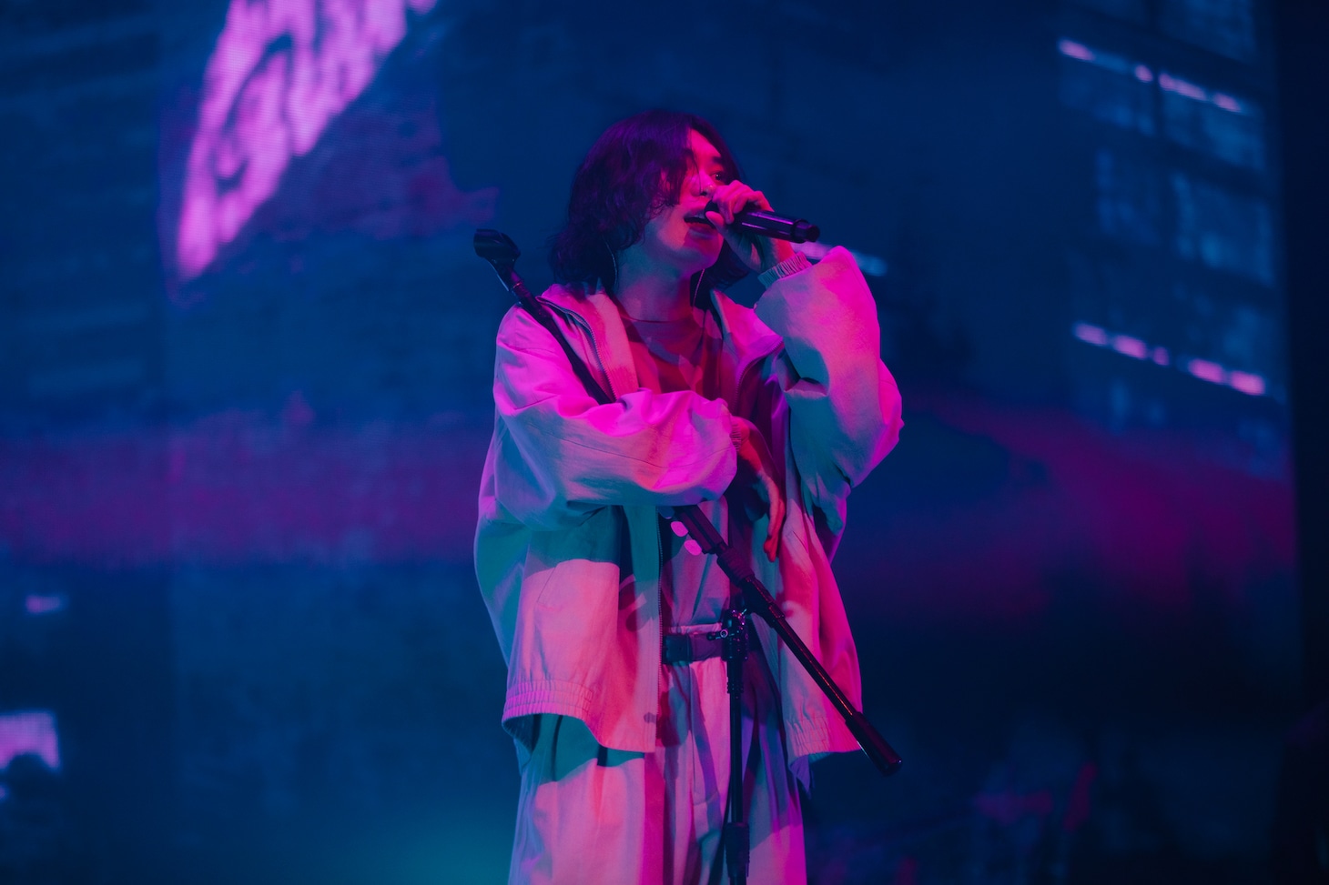 米津玄師「KENSHI YONEZU 2025 WORLD TOUR / JUNK」ロサンゼルス・YOUTUBE THEATER公演の様子。（Photo by Jiro Konami）